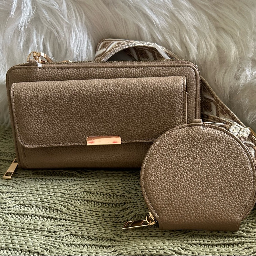 NWT Alyssa Convertible Crossbody Bag with Round Coin Pouch - Taupe